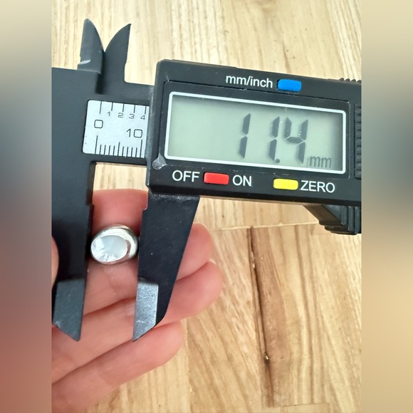 925 Sterling silver oval mother of pearl post earrings - Picture 5 of 6